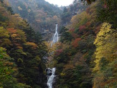 山梨県の滝めぐり◆日本の滝百選『精進ケ滝』の紅葉