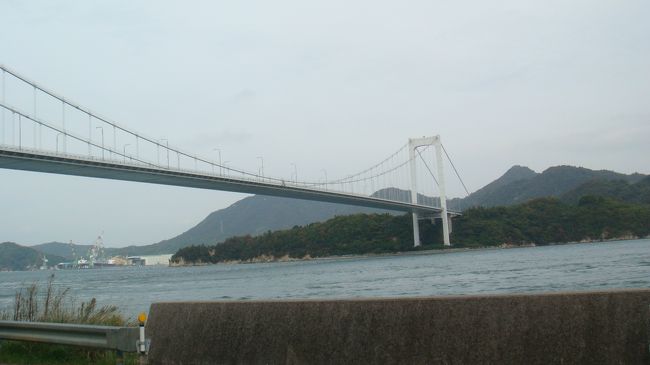 しまなみ海道を自転車で横断しました。自転車で日本を回るのが好きですが、個人用のマウンテンバイクは持っていないので、毎回レンタルします。<br />今年は夏に北海道の利尻島、富良野を自転車で回り、先日耶馬渓を回り、そしてついにしまなみ海道に着きました。コースは７０ｋｍもあり、橋の周辺はアップダウンも多くすごい不安でしたが、後半は平坦な道が多くなり、ペースアップして結局５時間半程で横断しました。（昼食約１時間とよしうみばら公園のたち寄り含む）
