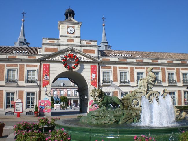 12年ぶりのスペイン村、楽しんできました。<br />夫の会社の公休日を間違えて2ヶ月前にホテル予約、22日は「良い夫婦の日」という事なので、変更せず21日は会社の有休取って、旅行を決行しちゃいました〜<br /> <br />平日のスペイン村はガラガラ、どれも全く並ぶことなく、時間を持て余してしまった、2DAYパスポートは無駄だった・・・<br />12年前とさほど変わったものもなく・・・・<br />入場者の少ないのもわかるような・・・<br />「もう潰れるんじゃないの」と心配したほどだったけど、翌日は三連休初日、前日とは打って変って、朝からどんどん人が増えだし、アトラクションには行列が!<br />あ〜良かった・・・何故か行列にホッとした我が夫婦でした(^_^)v<br /><br />5月に行ったスペインと比べてみよう・・・なんて思ってたけど、やはり・・・・全く違う。。<br /><br />