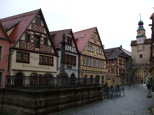 ツアー三日目はローテンブルクからロマンチック街道を通りノイシュヴァンシュタイン城へ。そして宿泊地ミュンヘンまで３５０Ｋを移動します。