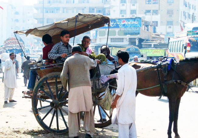 Pakistan　カラチの旧市街カラダール Karadar リー・マーケット　Lee Market