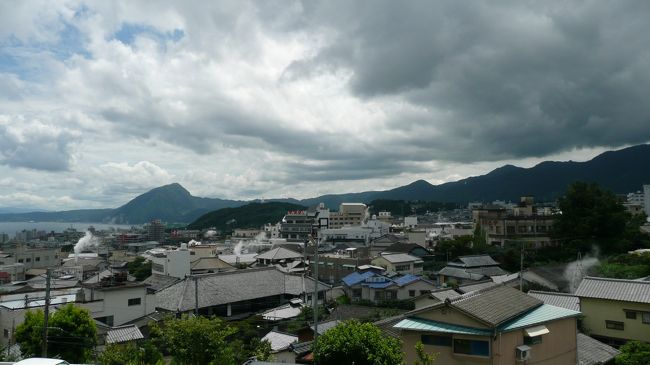 地獄巡りの後は、いでゆ坂を中心とした鉄輪の街中を散歩。<br /><br />時間があればむし湯なども試してみたかったけど、時間にあまり余裕がなかったので、今回は断念。また機会があったら、ゆっくり滞在して湯治をしてみたいものだ。<br /><br />その後、バスに乗って午後1時前に別府駅へ戻り、1314別府発の特急ゆふDX4号博多行きに乗車。<br /><br />1417由布院着。