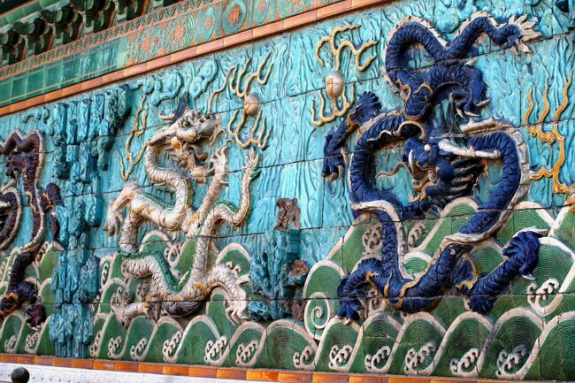 2008秋、中国旅行記15(16/37)：11月17日(5)：北京、故宮・九龍壁、金銅製の狛犬