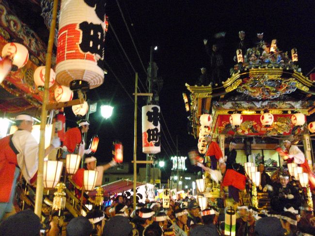 日本三大曳山祭は秩父夜祭・祇園祭・高山祭。<br />その中の秩父夜祭に行ってきました。<br /><br />20年前の大学時代に1度秩父夜祭に行ったので2度目。<br />そのときは秩父の隣の横瀬が実家の友達の家へ泊まり見たのだが、<br />あまり覚えがない。<br /><br />急に決めたので西武鉄道の特急レッドアロー号は満席。<br />各駅停車で初めて西武秩父駅へ。<br />何度も秩父へは行っているが、すべて車でしたね。<br />