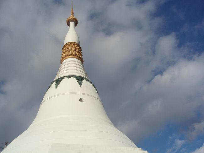 バドミントンの日本リーグを見る為、単身徳島へ。<br />通しでの一人旅は初めてだったのでかなりドキドキしていたのだが、案ずるより産むがやすし。<br />楽しい出会いがいっぱいの素敵な旅でした。