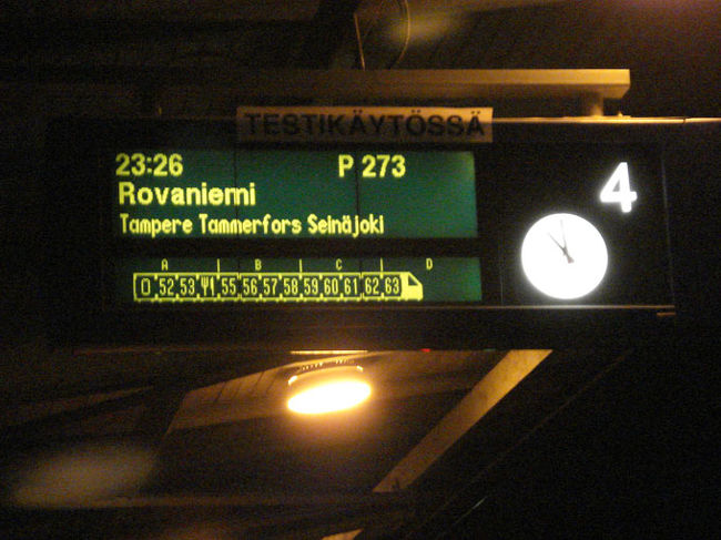 ラハティ交響楽団のすばらしい演奏会のあと、すぐに列車に乗り込み次なる目的地ロヴァニエミへ向かいます。<br /><br />ラハティ発 22:06 Regional Train 336<br />リーヒマキ着 22:46<br />リーヒマキ発 23:26 Express train 273 (サンタクロース・エクスプレス)<br /><br />-車中泊-<br /><br />ロヴァニエミ着 10:41<br /><br />フィンランド国鉄は他のヨーロッパ諸国の鉄道と線路の幅が違うため、隣国スウェーデンなどと直通する国際列車は運行していません。<br />ロシアとは同じ線路幅のため、ヘルシンキからサンクトペテルブルクやモスクワへ直通する特急列車が定期運行されています。<br /><br />○01 旅立ちのとき ＋旅程表<br />http://4travel.jp/traveler/453/album/10290320/<br />○02-01 ディジョン市内を観光<br />http://4travel.jp/traveler/453/album/10290448/<br />○02-02 ブルゴーニュ・ワインの郷へ<br />http://4travel.jp/traveler/453/album/10291113/<br />○02-03 再びディジョン市内を観光<br />http://4travel.jp/traveler/453/album/10291645/<br />○03-01 世界遺産のヴェズレーへ<br />http://4travel.jp/traveler/453/album/10291763/<br />○03-02 ディジョン→パリ→寝台特急<br />http://4travel.jp/traveler/453/album/10291887/<br />○04 ニースを観光<br />http://4travel.jp/traveler/453/album/10291959/<br />○05-01 F1ファンの聖地モナコへ その１<br />http://4travel.jp/traveler/453/album/10292327/<br />○05-02 F1ファンの聖地モナコへ その２<br />http://4travel.jp/traveler/453/album/10292613/<br />○06 フィンランドのラハティまで大移動<br />http://4travel.jp/traveler/453/album/10292969/<br />○07-01 ラハティとスキージャンプ<br />http://4travel.jp/traveler/453/album/10293536/<br />○07-02 ラハティ市内をぶらぶら<br />http://4travel.jp/traveler/453/album/10293965/<br />○07-03 ラハティ交響楽団の演奏会<br />http://4travel.jp/traveler/453/album/10294117/<br />○07-04 ラハティ→リーヒマキ→ロヴァニエミ 寝台列車での移動<br />http://4travel.jp/traveler/453/album/10294458/<br />○08 ロヴァニエミ〜モルコヤルヴィでファームステイ<br />http://4travel.jp/traveler/453/album/10295821/<br />○09〜10 モルコヤルヴィでファームステイ 運良くオーロラを鑑賞<br />http://4travel.jp/traveler/453/album/10296233/<br />○11-01 サンタクロース村(土産物屋)→ロヴァニエミ空港→ヘルシンキへ<br />http://4travel.jp/traveler/453/album/10298480/<br />○11-02 ヘルシンキ１日目・翌日の下見<br />http://4travel.jp/traveler/453/album/10298711/<br />以降、鋭意作成中…