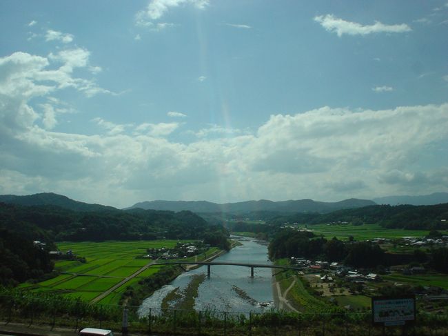 沖縄のとあるカフェを目指してママチャリで！<br /><br />やってきました大分県！<br /><br />大分では何とか電車に乗ってみたいと思ってまたのに、<br />あっさり断られた。。。<br /><br />ママチャリの壁はあついなー。<br />しょうがないのでレンタカー。<br />え、ママチャリは？？