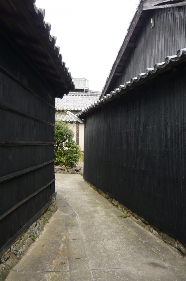 旅の最終日は雨の予報だったが、午前中はなんとかもちそうな様子だったので佐久島のアートを探訪することに。<br />高齢化と過疎化がすすむ佐久島では地域活性化を目指して「祭りとアート」をキーワードに島おこしされているようで、過去のアートプロジェクトによる作品が島内に常設展示として点在している。<br />そのアート作品を一つづつ探訪！<br />なんとなく不思議な空気に包まれた島・・<br />歩いているうちに島にあるもの全てがアートに見えてくる。<br />あれもアート？これもアート？？<br />子供たちとアート探しを楽しんだ。<br /><br />その後は高浜市のかわらミュージアムへ訪れる。<br />そしてこの旅、最後の締めに名古屋の知る人ぞ知る喫茶店「マウンテン」へ。<br />