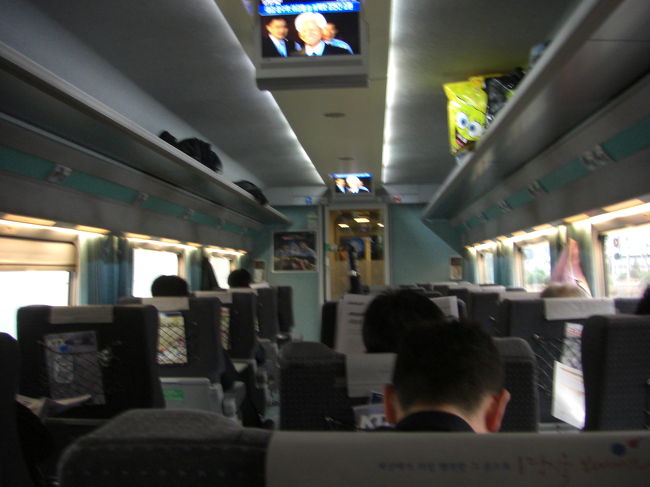 2008年12月、毎年2回程度行く大田への部品買い付けのための出張。羽田から金浦空港に行き、ソウル駅からＫＴＸで大田に向かう。サブプライム問題に端を発する金融不安からウオン安円高になっているため、韓国を訪問する日本人が急増し往復とも飛行機は満席だった。
