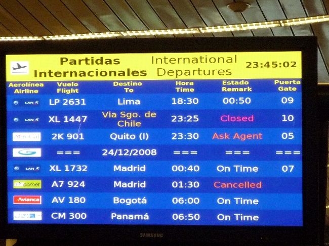 クリスマスイブです！<br /><br /> 私はクリスマスを砂漠で過ごそうと、天皇誕生日の23日、飛行機を乗りついで、キト→グアヤキル→リマと移動しました。<br /><br /> が、グアヤキル→リマの飛行機が6時間以上遅れ、空港で12時間以上軟禁。<br /> さらに、キト空港で動いていたPCがグアヤキル空港で突然死。<br /><br /> プレゼントどころか、この旅での一番のお役立ちアイテムのPCが死に、閑散とした空港の待合いロビーで迎えるクリスマスイブ。<br /><br /> 史上最悪だ・・・。<br /><br /> サンタさん、僕に日本語が出来るPCをください。。<br /><br />が、翌日、ネットカフェで借りたスペイン語版Windows XP CD-ROMにより見事復活！<br />http://mota2008.blog25.fc2.com/blog-entry-127.html<br /> 気合いと、創意工夫で何とかなるもんだ。