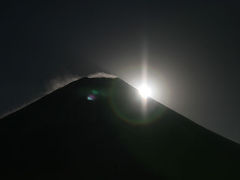 富士山・日の出　朝霧にて