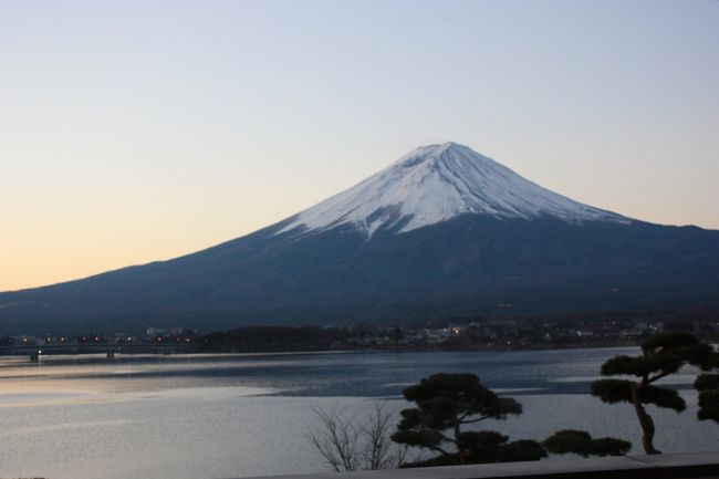 こんなに大きな富士山を見たのは初めてかもしれません。<br />あ、以前にもあったかも(笑)<br /><br />天候にも恵まれて快晴！！！<br /><br />時間や場所によってこんなにも違う表情をする富士山を見れたのは良かったな♪<br /><br />おいしいものも沢山食べて・・・・ちょっとした癒しの旅になりました。