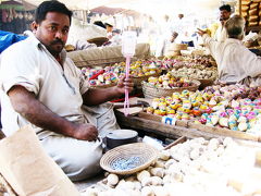 Pakistan　カラチの旧市街カラダール Karadar ジュナ・マーケット Juna Market
