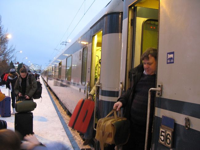 真っ暗なロシア・フィンランド・ラップランド14-273列車でRovaniemiへ