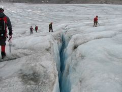 氷河の上で　歩く・登る・泊まる