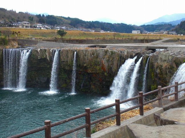 あての無い気まま旅ですが、今日は以前から行きたかった白川ダム、九州・大分の酒造メーカーのＣＭで放映されたダムですが、旅友達も皆一度は行きたいと言ってたダム、やはり感動でした。<br />このブログは別府から竹田に向かう途中の＜水紀行＞です。