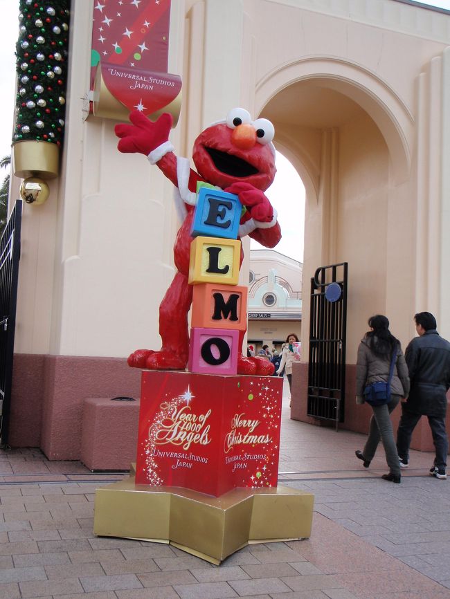 数年振りのUSJ★☆<br /><br />ここもきっと不況なんやろなぁ。。。<br />って思ってしまうカウントダウンでした。。<br /><br />楽しかったけど！