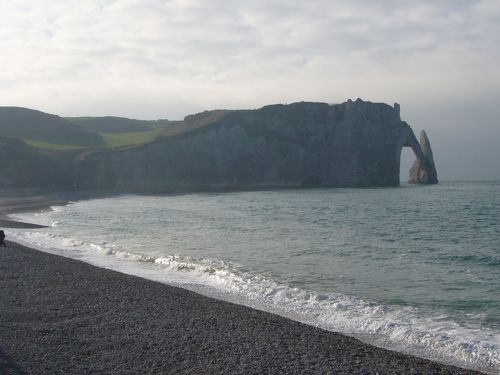 白い断崖の見える街 エトルタ』エトルタ(フランス)の旅行記・ブログ by