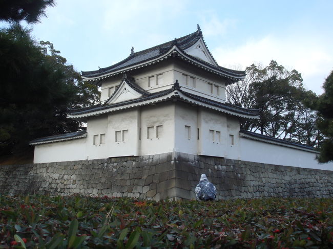 金閣や二条城など有名どころを再訪しました。<br />そのほか聞香体験や水琴窟など、行くたびに京都の奥深さを感じます。<br /><br />・山田松香木店(聞香)<br />・金閣<br />・仁和寺<br />・XIV八瀬離宮<br />・二条城<br />・二条陣屋<br />・鶴屋吉信(和菓子)<br />・祇園味幸(黄金一味)<br /><br />ついでに去年の<br />・知恩院(三門、勢至堂、経蔵)<br />・相国寺(開山堂、法堂、瑞春院)<br />・俵屋吉富(和菓子)<br />・土井志ば漬本舗