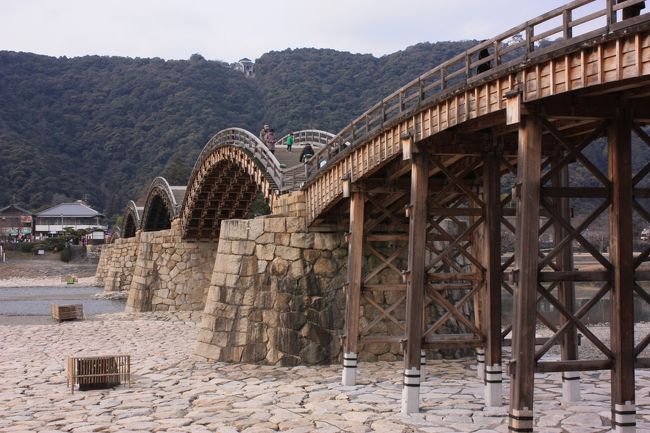 安芸の宮島を後にし、名橋 錦帯橋を訪れました。