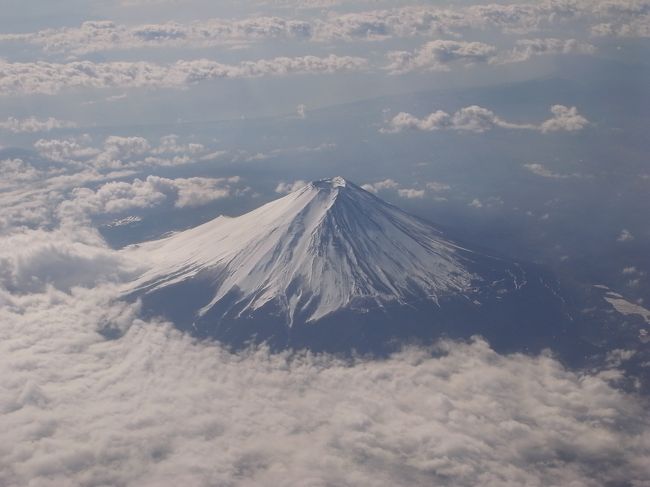 「飛行機から『富士山』を見るには!!」という、<br />クチコミを書かせて頂いているMai。<br /><br />今日は、実際に、飛行機から『富士山』撮影に<br />チャレンジしてみました!!<br /><br />凝り性にも(笑)、離陸から富士山が見えるまでの<br />時間も計ってみました。<br /><br />飛行機から「富士山」を見てみたい！と思ってらっしゃる<br />皆さまのお役に立てれば幸いです。<br /><br />クチコミはこちらです<br />↓<br />http://4travel.jp/domestic/area/toukai/shizuoka/tips/each-nature-general-10110935.html<br /><br />Mai<br />