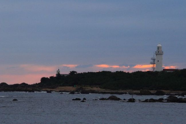 夫婦と愛犬コロちゃんとの気侭ぶらりドライブ旅行。千倉、白浜の夕景、朝焼け、花の撮影が主眼の気楽な旅でしたが初日の昼食は保田の「ばんや」を予定していましたが余りにも混んでいるのでキャンセルし早々にホテルに向かいました。天気は今一でしたが白浜の夕景は撮ることが出来ました。しかし、翌日は朝から雨で花の撮影は中止し帰宅につきました。長い長い気侭な気楽な家族３人の２日間の少旅行でした。