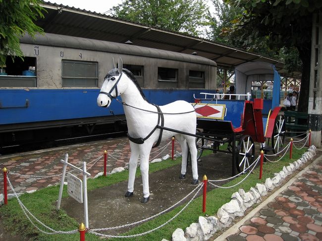 地方都市探訪シリーズ!<br />今回は陶器と馬車のまちランパーン♪<br />いつもチェンマイやチェンライ方面へ<br />行く時素通りしていたまち。。<br />期待通りのどかな良いまちでした。<br /><br />今回のお宿<br />http://www7b.biglobe.ne.jp/~yamahide/kimcity.html<br />