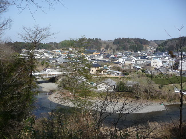 阿蘇も近い宮崎県五ヶ瀬町に引っ越して1ヶ月。<br />全国的に異常に気温が上がり、スキー場もある五ヶ瀬でもコートなしで外出できる暖かさ。<br />春を先取りする陽光に誘われて、隣町の熊本県馬見原に出かけてみました。<br />歴史を感じられる静かな町と聞きます。<br />