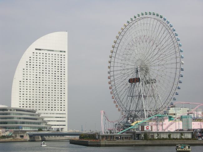 本来なら海外旅行の際に使用している福利厚生券<br />(うちの場合は夫婦2人分)<br />今年度の旅行はネット予約と個人手配だったため<br />2月現在 まだ手許にある〜<br />使用期限の3月までにどうにかしないともったいない!<br /><br />京都に行こうか?温泉に行こうか?<br />考えた末 入籍記念日に近場に行こうって事になった<br />近場って・・・<br />家から電車で10分<br /><br />もちろん福利厚生券だけでクラブルームに泊まれるわけなく<br />せっかくの記念日だからと結局料金割り増ししたんだけどね<br /><br />ごった返したホテル内 クラブルームにしてよかったぁ♪
