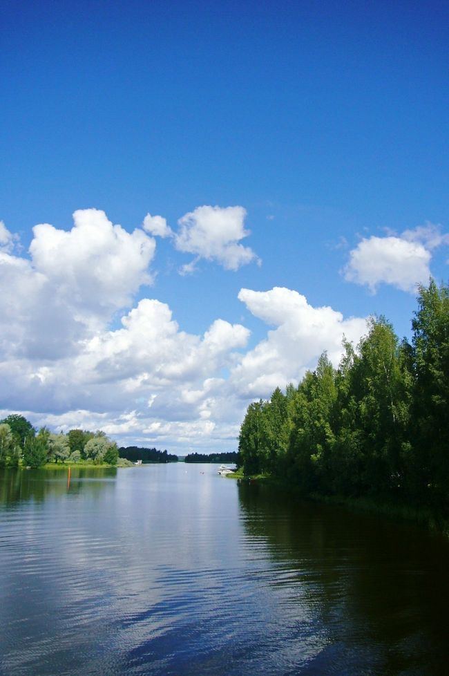 急に思い立って始まった夏の旅は北欧フィンランド。<br />最初に訪れた街は森と湖に囲まれたアウランコ。<br />今日は<br />アウランコ国立公園散歩<br />↓<br />シルバーラインでハットゥラへ<br />↓<br />イッタラガラスセンター<br />↓<br />ハーメリンナ<br />↓<br />屋外ＢＢＱ<br />と、この地域を余すところなく見て回ります。