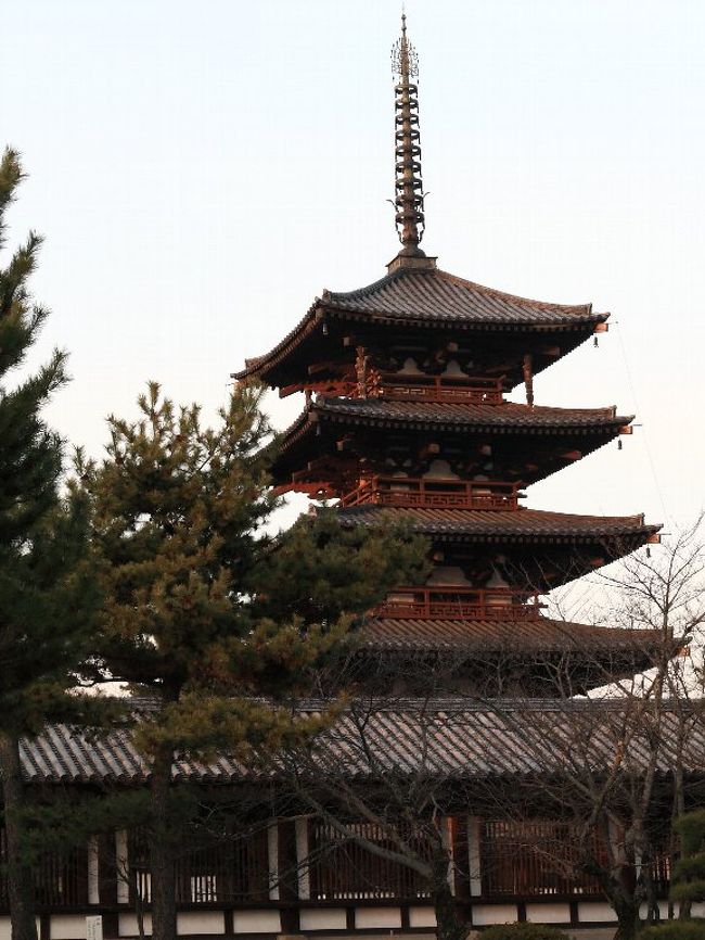 奈良に行く機会があったので、法隆寺近くで一泊して斑鳩の里を散策した。<br /><br />表紙の写真は、法隆寺の五重塔。<br /><br /><br />法隆寺HP http://www.horyuji.or.jp<br />