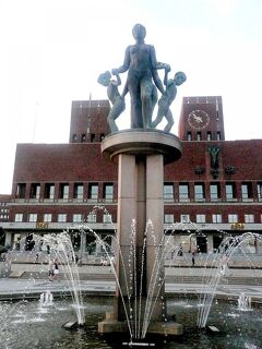 スカンジナビア旅情?:41オスロ市街散策:市庁舎と彫刻群のある広場