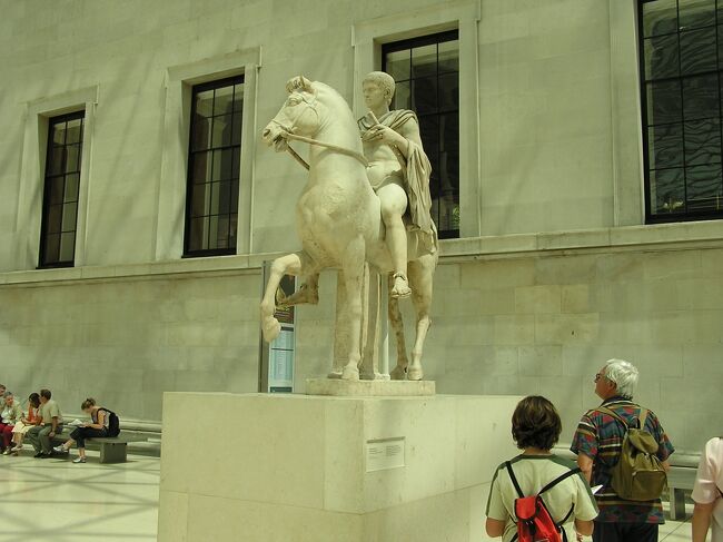 仕事の途中にロンドンでストップオーバーして憧れの大英博物館を訪れた。