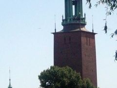 スカンジナビア旅情?:43中華店前の小さな橋からのストックホルム市庁舎の搭