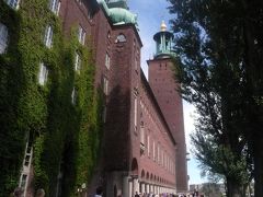 スカンジナビア旅情?:44ストックホルム市庁舎：外観と対岸のガムラスタンのパノラマ