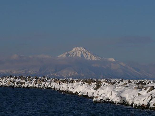 日本の最北端！宗谷岬と流氷砕氷船「ガリンコ号」流氷体験<br />さらにファンタジックな層雲峡氷漠まつりと旭山動物園～小樽（２泊３日）と回って来ました。<br /><br />表紙の写真は「利尻富士」です～快晴なので綺麗に見えました。<br />