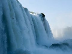 イグアスの滝　（ブラジル、アルゼンチン）