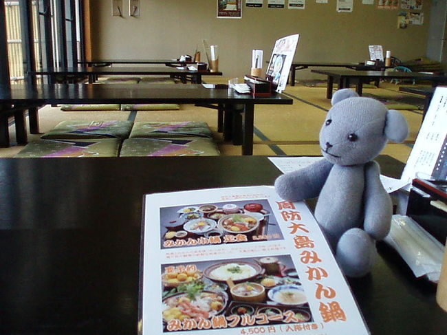 3月14〜15日は、久々にクマ持ち主(姪)&その母(妹)と一緒に泊まりがけでハウステンボスのチューリップ祭りに行く予定でした。<br />が、クマ持ち主の都合によりキャンセル。<br /><br />その代わり、という訳でもないけど、急きょ県内ドライブをすることになりました。<br />目当ては、先月行きながら使えなかった竜崎温泉のセピア色の温泉と周防大島みかん鍋。<br />先月の旅行記はこちら。<br />http://4travel.jp/traveler/yamakuni/album/10308293<br /><br />食べに行くだけのはずが、密度の濃い1日となりました。<br />1回で旅行記終わらない・・・<br /><br />【追記】<br />旅行記の時に竜崎温泉の経営をされていたところは、2010年3月で指定管理者終了。<br />いろいろあったのが原因かどうかはさだかではありません。<br />そして2012年、新たに竜崎温泉の指定管理者募集だそうです。<br />http://www.chugoku-np.co.jp/News/Tn201201200006.html<br />このさきどうなるか、見守りたいと思います。