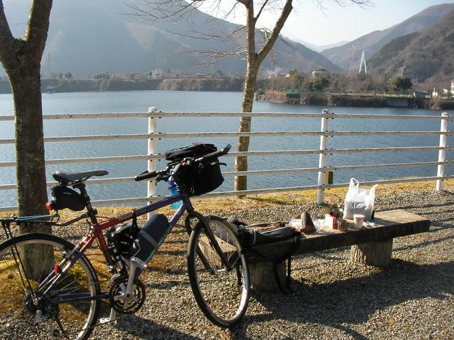 冬の一日、丹沢湖周辺をサイクリングしました。