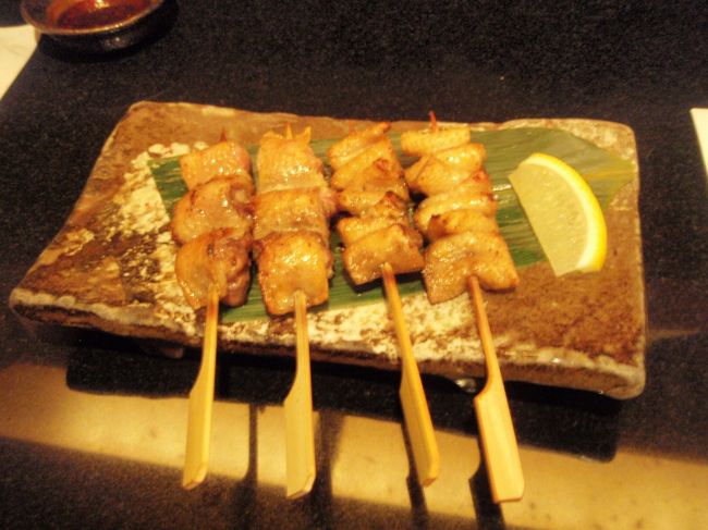 お昼に天むすときしめんを食べた後、栄の町をぶらぶらし、夜は<br />名古屋コ－チンを食べに行きました。