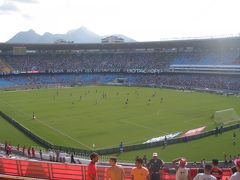 亜熱帯のサンバの国でサッカー観戦。