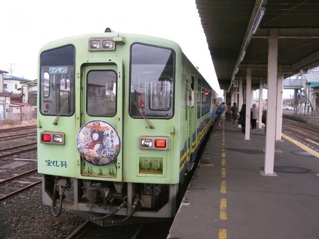 1450発の16D「おひなっこ列車」2両編成（うち1両は2000系イベント列車）に乗ることができた．社員の人2人（ひとりはおばこ姿の女性，ひとりははっぴを着た矢島駅にいた職員の男性）も団体客を迎えに行くという．第三セクターで頑張っている姿はJRではみられないもので感激した．イベント列車はビールのジョッキを置く場所もある．夏鳥海山を見ながらのビールは格別だろう．20人で借りれるとのこと，近ければ本当に借りてみたい．雨も上がり，「下り」よりは車窓を楽しむことができた．もちろん鳥海山はあいにく見えなかったが，第三セクターの頑張りを見た気がして本当に楽しかった．応援してあげたいと思う！こんどは「釣りキチ三平号」を走らせるという．ホームページはhttp://www.ybnet.jp/~yurirw/<br />1530羽後本荘着，アイリスホテルに帰り，別の本荘グランドホテルで約半日仕事をして，アイリスホテル泊．翌朝0900に駅に向かう．羽黒山に行こうと思う！