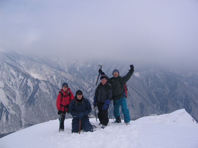 ２月は全山行が谷川岳でした(＠_＠;)。今月も相変わらず通い続けます。今回は西黒尾根から頂上