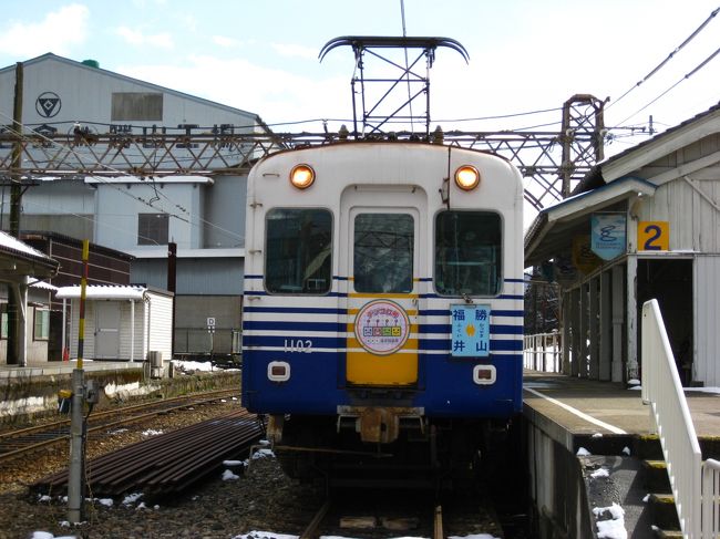 福井から永平寺へ行くのに、えちぜん鉄道を利用しました。えちぜん鉄道を知ったのは、アテンダントさんが書いた「ローカル線ガールズ」という本です。コトコトと走るローカル線からの車窓も素敵で、これに乗ってよかった！と思いました。