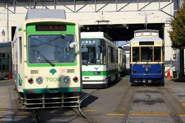 2009年02月07日（土） 田端・尾久　下町情緒あふれるレトロな街並みを訪ねて<br /><br />JR東日本 駅からハイキング<br />歩行距離：約9.1Km　歩行時間：約2時間40分<br />スタート 9:00〜11:00 JR東日本東京支社ビル<br />ゴール　 　　〜15:00 JR田端駅北口<br />実際には、3時間30分かかりました。<br /><br />JR東日本東京支社ビルスタートのイベントに参加しました。 <br />下町情緒のある商店街が多いコースでした。 <br />商店街の名前は「おぐ」、ＪＲの駅名は「おく」と違うんでうんですね。 <br />旧古河庭園は、水彩画を描く人が多かったですね。 <br />日本庭園も見ごたえのある庭でした。<br /><br />Googleマップ ＊コースと撮影場所が確認できます。<br />http://goo.gl/maps/V8vhu