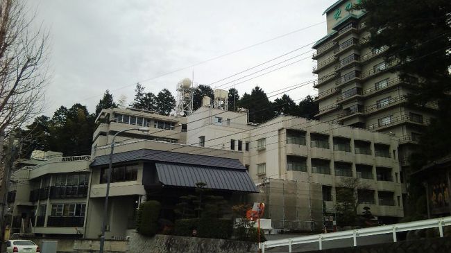 福島県のいわき湯本温泉　吹の湯に宿泊しました。<br /><br />インターから近いので、車だと行きやすいです。<br /><br />客室は多く、西館・中央館・東館の三棟合わせて67室。<br />400名以上収容出来ます。<br /><br />バリアフリーの客室があり、ゲームコーナーやスナックなどの設備も充実していました。<br />パンフレットで見るよりも綺麗な宿でした。<br />