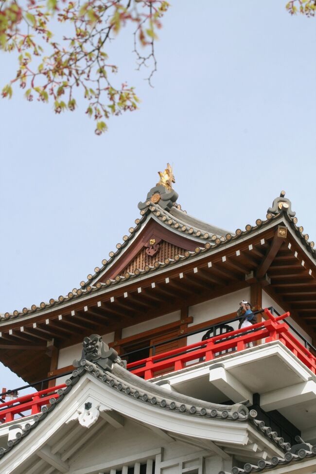2009春、桜の季節の清洲城(3/5)：模擬天守、天守台の石垣、高麗門、石庭、木賊、茶室