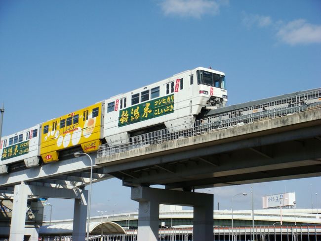 東京とは違いこのモノレールからはJRと横切るところがあるのですが　乗り換えは出来ません。やはり　蛍池か南茨木から　阪急電車に乗り換えで京都や神戸等に向かいます。