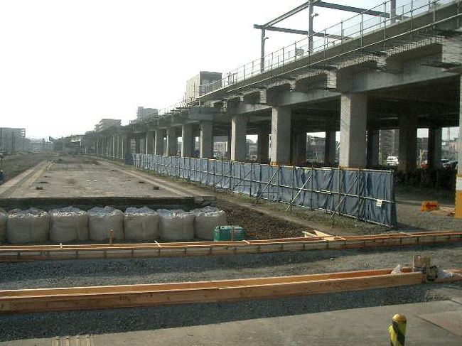 大分駅が高架になるそうです。なんでこんなつまらないことをするのでしょうか。没個性の画一的な駅ばかり作って、地域の活性化になると思っているのでしょうか。