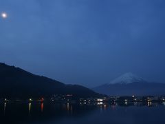 早朝の富士山(河口湖から)
